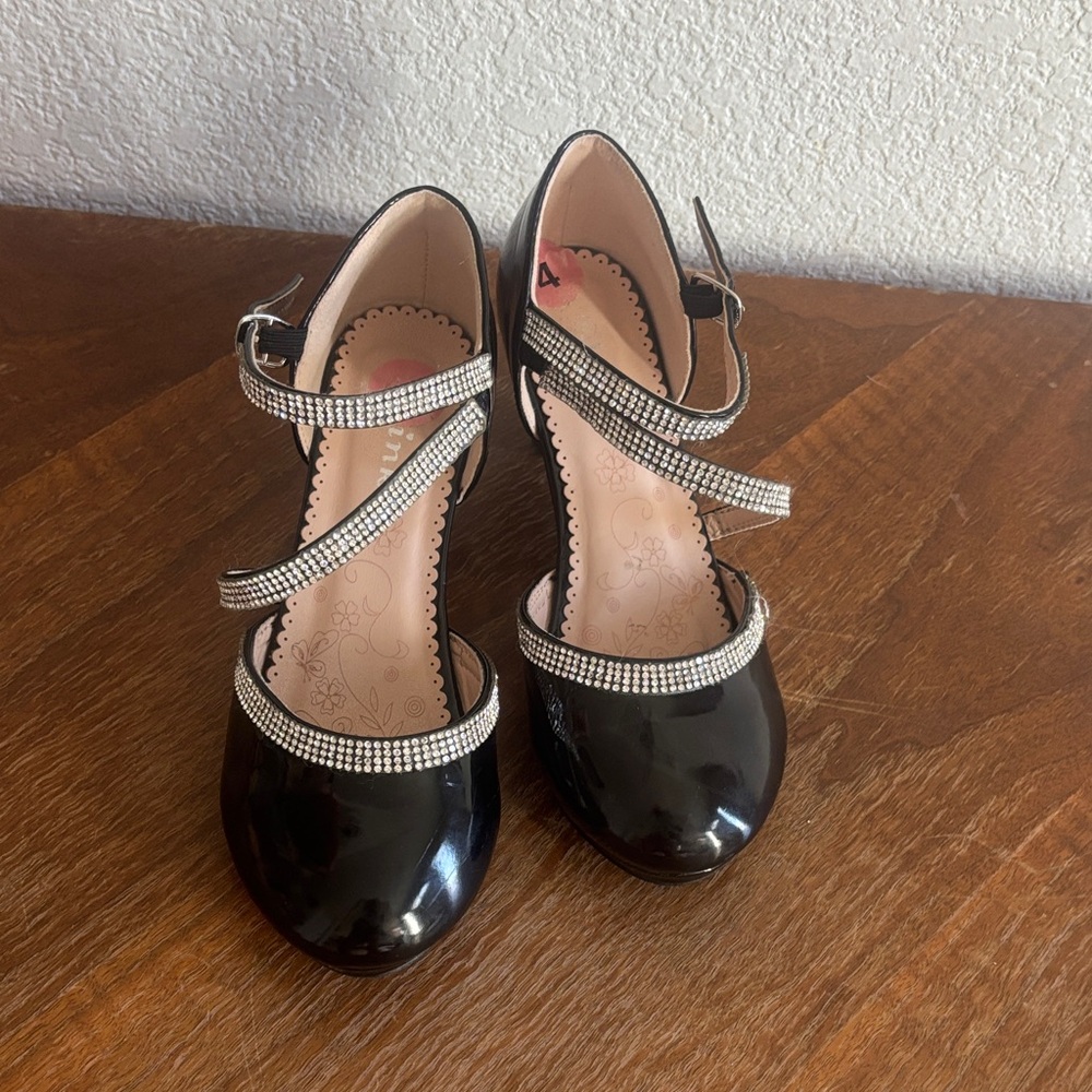 Elegant Black Girl’s Shoes with Rhinestone Straps